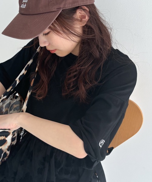 EPIMI E'PIMMY（エピミエピミー）の「裾ドロストクロップドTシャツ（Tシャツ/カットソー・レディース・オートミール/ブラック/オフホワイト/ブルー・MEDIUM）」の3枚目の写真
