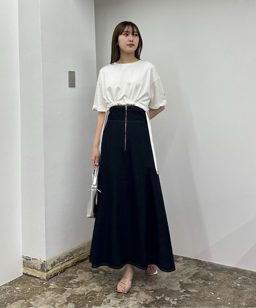EPIMI E'PIMMY（エピミエピミー）の「裾ドロストクロップドTシャツ（Tシャツ/カットソー・レディース・オートミール/ブラック/オフホワイト/ブルー・MEDIUM）」の12枚目の写真