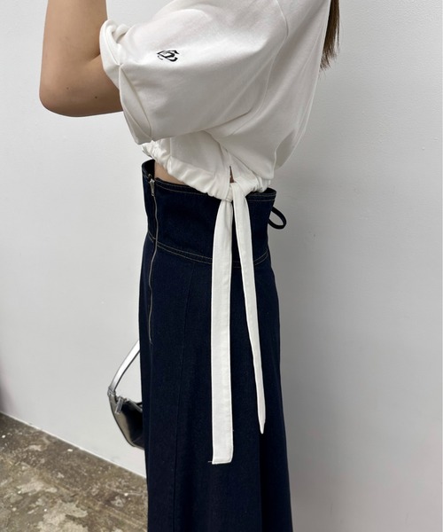 EPIMI E'PIMMY（エピミエピミー）の「裾ドロストクロップドTシャツ（Tシャツ/カットソー・レディース・オートミール/ブラック/オフホワイト/ブルー・MEDIUM）」の5枚目の写真