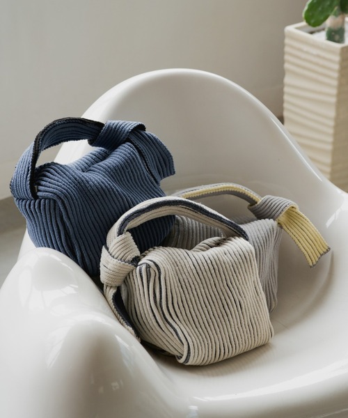 Kastane（カスタネ）の「【WEB限定カラー】リブニットBAG（ハンドバッグ・レディース・ブルー/アイボリー/ライトグレー・FREE）」の4枚目の写真