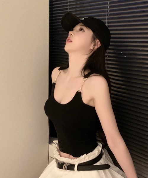 Achic(アシック)の「金属フックキャミソールトップス(Tシャツ/カットソー・レディース・ホワイト/ブラック/ピンク/ダークベージュ・M)」の15枚目の写真