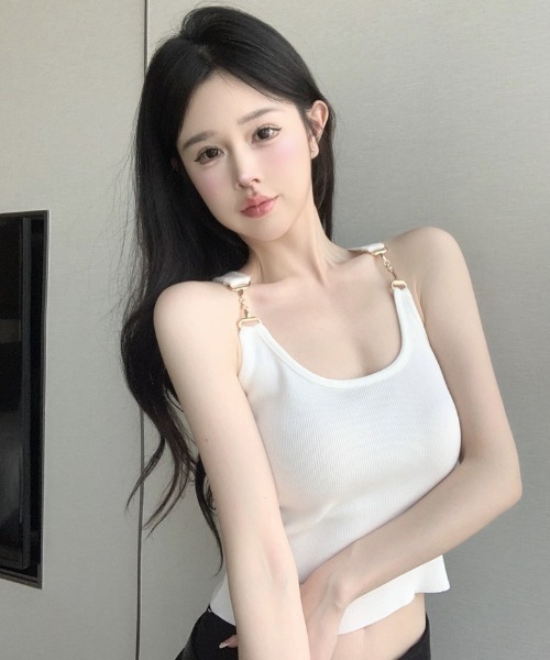 Achic(アシック)の「金属フックキャミソールトップス(Tシャツ/カットソー・レディース・ホワイト/ブラック/ピンク/ダークベージュ・M)」の6枚目の写真