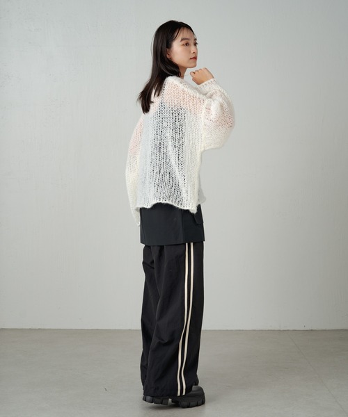 earthy（アーシー）の「シアーハンドライクオーバーニット（ニット/セーター・レディース・キャメル/ブルー/グレー/オフホワイト/パープル/ブラック・FREE）」の9枚目の写真