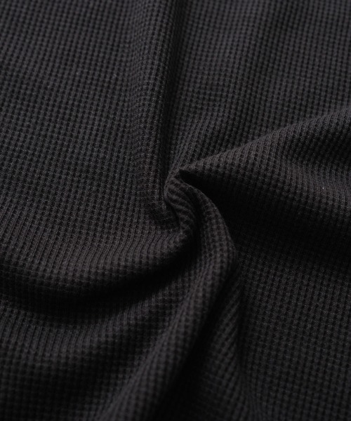 Revo.（レボ）の「ワッフル 裾スクエア タンクトップ / レイヤード ロング丈 タンクトップ（タンクトップ・メンズ・ホワイト/ブラック・M/L）」の7枚目の写真