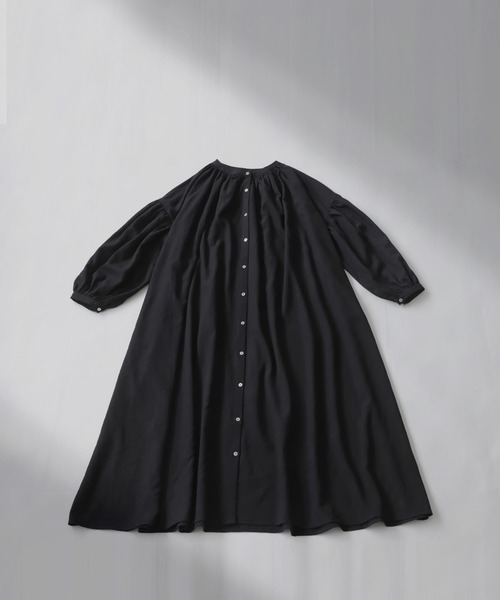 antiqua(アンティカ)の「ボリュームスリーブワンピース(ワンピース・レディース・チャコールグレー/レッド/アイボリー/ブラック・FREE)」の6枚目の写真
