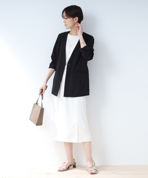 INDIVI(インディヴィ)の「◆【洗える/SETUP可能】シンプルTシャツライクブラウス(シャツ/ブラウス・レディース・オフホワイト/ブラック/ダークブラウン・40/38/36/19/15 /13/03/05)」の6枚目の写真