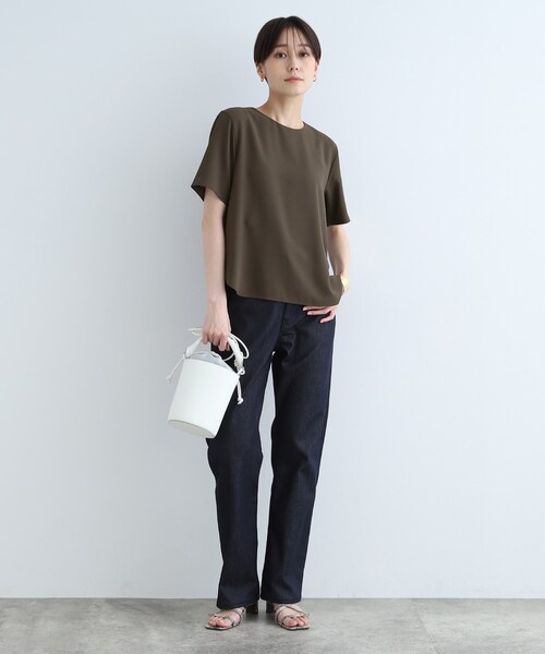 INDIVI(インディヴィ)の「◆【洗える/SETUP可能】シンプルTシャツライクブラウス(シャツ/ブラウス・レディース・オフホワイト/ブラック/ダークブラウン・40/38/36/19/15 /13/03/05)」の17枚目の写真