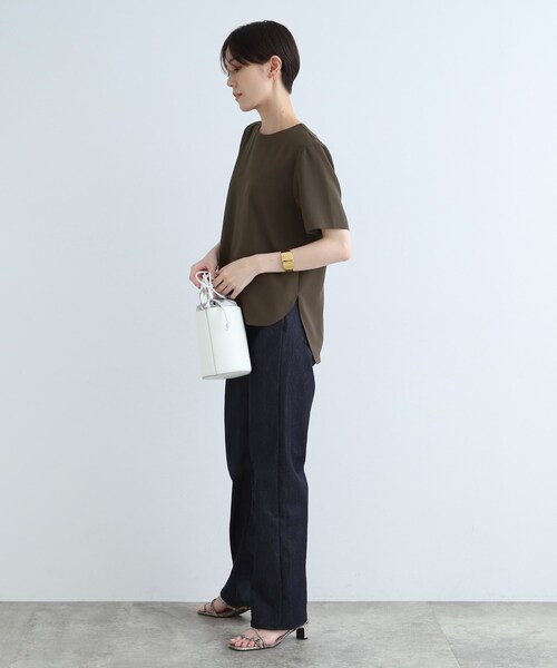 INDIVI(インディヴィ)の「◆【洗える/SETUP可能】シンプルTシャツライクブラウス(シャツ/ブラウス・レディース・オフホワイト/ブラック/ダークブラウン・40/38/36/19/15 /13/03/05)」の21枚目の写真