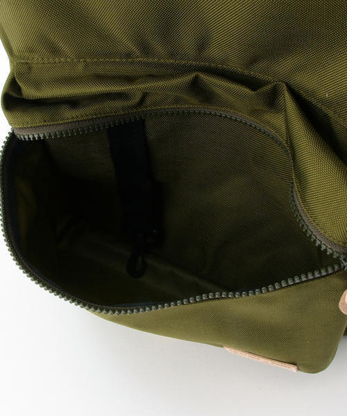 B:MING by BEAMS（ビーミングバイビームス）の「buddy×ビーミング by ビームス / 別注 Glossa BAG PACK（バックパック/リュック・メンズ・ホワイト/ブラック/オリーブ・ONE SIZE）」の19枚目の写真