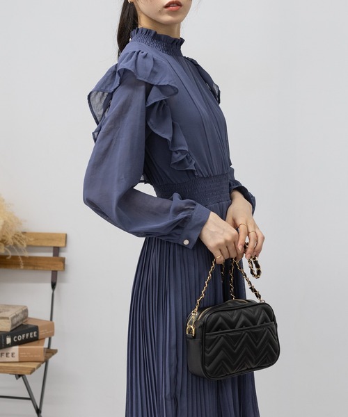 pumpkin port（パンプキンポート）の「肩フリル ピンタックデザイン　消しプリーツロングワンピース（ワンピース・レディース・ピンク/グリーン/ボルドー/ブラック/ブルー/ライトベージュ/サックスブルー/ホワイト/ブラック×ホワイト/ネイビー/ラベンダー・M/S/L）」の14枚目の写真