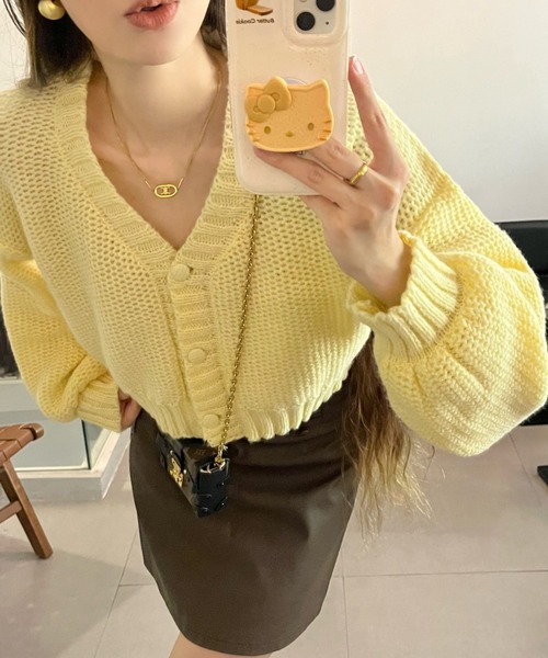 Ada.(エイダ)の「1枚で着回し力抜群◎ くるみボタン ショート丈 カーディガン(カーディガン/ボレロ・レディース・ブラック/グリーン/オフホワイト/イエロー/ブルー・FREE)」の5枚目の写真