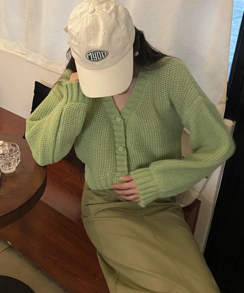 Ada.(エイダ)の「1枚で着回し力抜群◎ くるみボタン ショート丈 カーディガン(カーディガン/ボレロ・レディース・ブラック/グリーン/オフホワイト/イエロー/ブルー・FREE)」の3枚目の写真