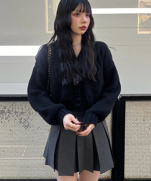 Ada.(エイダ)の「1枚で着回し力抜群◎ くるみボタン ショート丈 カーディガン(カーディガン/ボレロ・レディース・ブラック/グリーン/オフホワイト/イエロー/ブルー・FREE)」の9枚目の写真