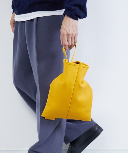 ITTI(イッチ)の「ITTI イッチ / ANNIE RICE BAG iii / DIPLO SKY FLAT COLOR アニーライスバッグ iii レザーミニバッグ 巾着バッグ / ITTI-BAG-053-DSFC(ハンドバッグ・メンズ・ブラック/ブルーグリーン/イエロー・FREE)」の6枚目の写真