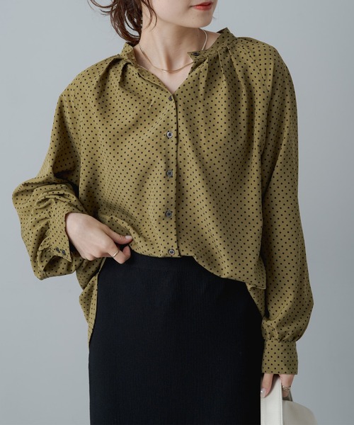 PUAL CE CIN（ピュアルセシン）の「ドットプリント バンドカラーブラウス（シャツ/ブラウス・レディース・ブラック/カーキ・FREE）」の3枚目の写真