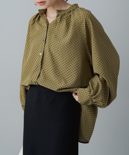 PUAL CE CIN（ピュアルセシン）の「ドットプリント バンドカラーブラウス（シャツ/ブラウス・レディース・ブラック/カーキ・FREE）」の4枚目の写真