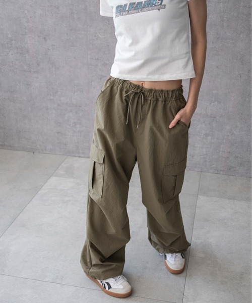 WEGO（ウィゴー）の「WEGO/【XSサイズ～豊富なサイズ展開】イージーパラシュートカーゴパンツ（カーゴパンツ・レディース・オリーブ/ライトピンク/ブラック/オフホワイト/グレー/ブラック系その他・SMALL/MEDIUM/X-SMALL）」の20枚目の写真