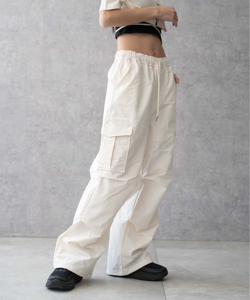 WEGO（ウィゴー）の「WEGO/【XSサイズ～豊富なサイズ展開】イージーパラシュートカーゴパンツ（カーゴパンツ・レディース・オリーブ/ライトピンク/ブラック/オフホワイト/グレー/ブラック系その他・SMALL/MEDIUM/X-SMALL）」の17枚目の写真