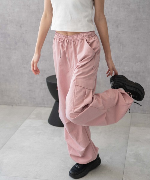 WEGO（ウィゴー）の「WEGO/【XSサイズ～豊富なサイズ展開】イージーパラシュートカーゴパンツ（カーゴパンツ・レディース・オリーブ/ライトピンク/ブラック/オフホワイト/グレー/ブラック系その他・SMALL/MEDIUM/X-SMALL）」の13枚目の写真