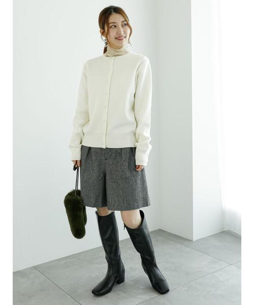 Te chichi(テチチ)の「スムース編みパール釦クルーカーディガン(カーディガン/ボレロ・レディース・オフホワイト/グレー/ブルー/ブラック・F)」の9枚目の写真