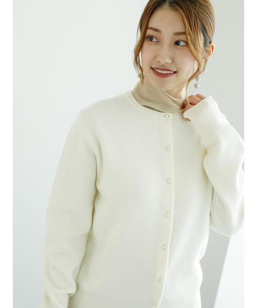 Te chichi(テチチ)の「スムース編みパール釦クルーカーディガン(カーディガン/ボレロ・レディース・オフホワイト/グレー/ブルー/ブラック・F)」の10枚目の写真