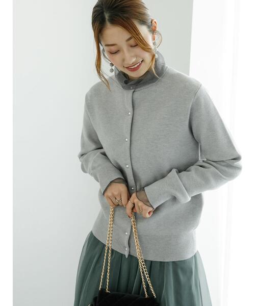 Te chichi(テチチ)の「スムース編みパール釦クルーカーディガン(カーディガン/ボレロ・レディース・オフホワイト/グレー/ブルー/ブラック・F)」の12枚目の写真