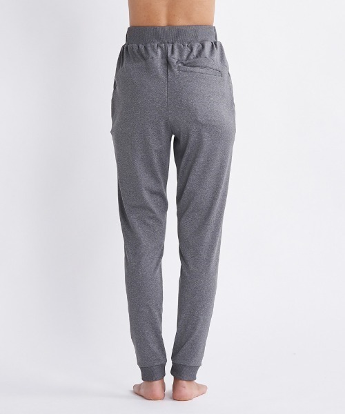 ROXY(ロキシー)の「PEACE OF MIND PANTS/ロキシー速乾UVカットワンポイントブランドロゴスリムトレーニングパンツ(その他パンツ・レディース・ブラック/グレー/グリーン・LARGE/SMALL/MEDIUM)」の4枚目の写真
