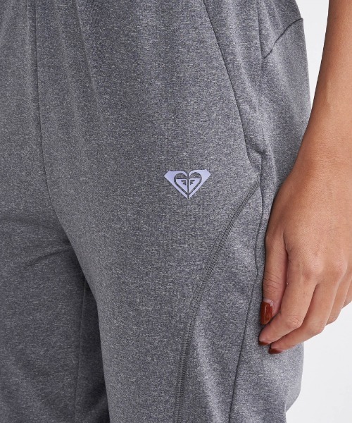 ROXY(ロキシー)の「PEACE OF MIND PANTS/ロキシー速乾UVカットワンポイントブランドロゴスリムトレーニングパンツ(その他パンツ・レディース・ブラック/グレー/グリーン・LARGE/SMALL/MEDIUM)」の6枚目の写真