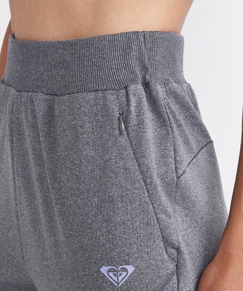 ROXY(ロキシー)の「PEACE OF MIND PANTS/ロキシー速乾UVカットワンポイントブランドロゴスリムトレーニングパンツ(その他パンツ・レディース・ブラック/グレー/グリーン・LARGE/SMALL/MEDIUM)」の7枚目の写真