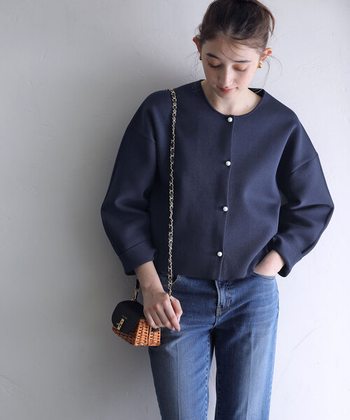La TOTALITE(ラトータリテ)の「クロップドパールカーディガン(カーディガン/ボレロ・レディース・ベージュ/ネイビー/ホワイト・FREE)」の3枚目の写真