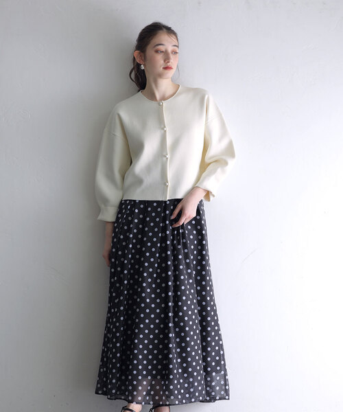 La TOTALITE(ラトータリテ)の「クロップドパールカーディガン(カーディガン/ボレロ・レディース・ベージュ/ネイビー/ホワイト・FREE)」の5枚目の写真
