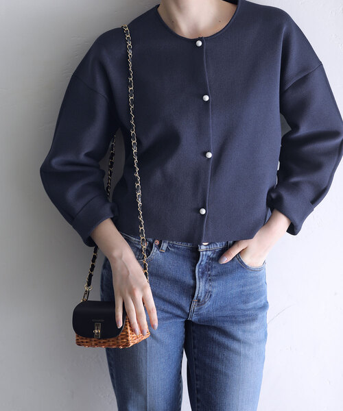 La TOTALITE(ラトータリテ)の「クロップドパールカーディガン(カーディガン/ボレロ・レディース・ベージュ/ネイビー/ホワイト・FREE)」の20枚目の写真