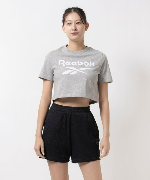 Reebok(リーボック)の「ビッグロゴ クロップTシャツ / IDENTITY BIG LOGO CROP TEE(Tシャツ/カットソー・レディース・ライトグレー/ブラック/ホワイト系その他・LARGE/MEDIUM/SMALL/XX-LARGE/X-LARGE/X-SMALL)」の3枚目の写真