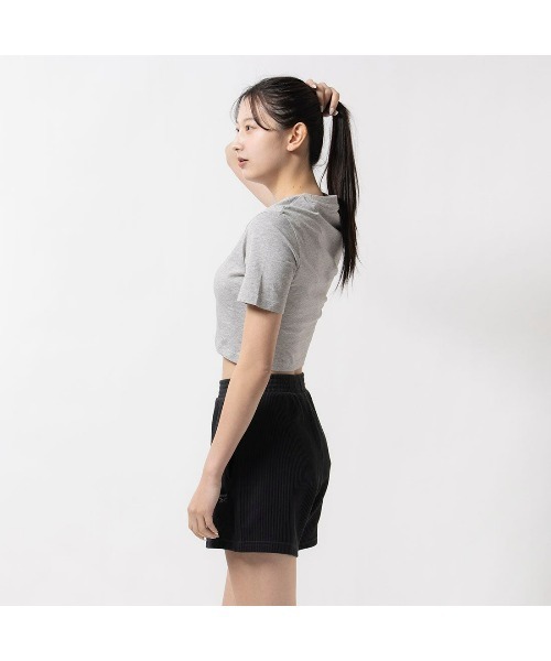 Reebok(リーボック)の「ビッグロゴ クロップTシャツ / IDENTITY BIG LOGO CROP TEE(Tシャツ/カットソー・レディース・ライトグレー/ブラック/ホワイト系その他・LARGE/MEDIUM/SMALL/XX-LARGE/X-LARGE/X-SMALL)」の9枚目の写真