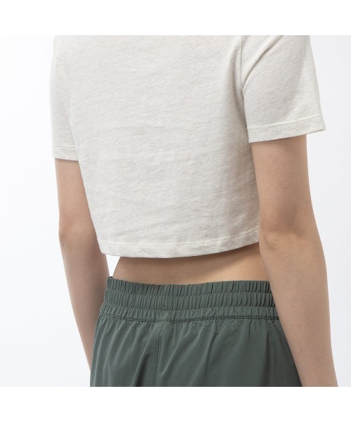 Reebok(リーボック)の「ビッグロゴ クロップTシャツ / IDENTITY BIG LOGO CROP TEE(Tシャツ/カットソー・レディース・ライトグレー/ブラック/ホワイト系その他・LARGE/MEDIUM/SMALL/XX-LARGE/X-LARGE/X-SMALL)」の18枚目の写真