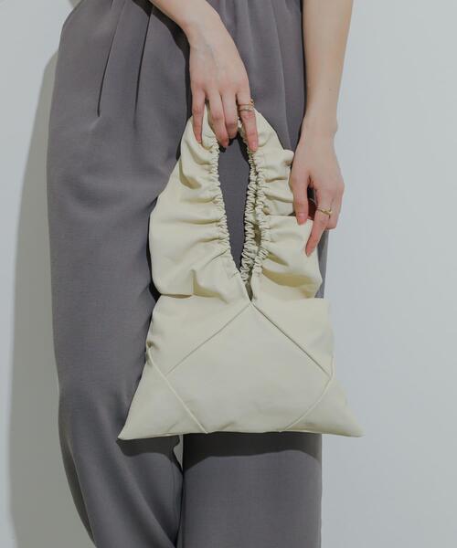 SENSE OF PLACE by URBAN RESEARCH（センスオブプレイスバイアーバンリサーチ）の「ギャザーハンドバッグ（ハンドバッグ・レディース・アイボリー/ブラック/レッド・ONE）」の2枚目の写真