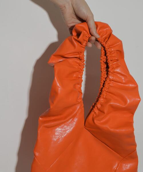 SENSE OF PLACE by URBAN RESEARCH（センスオブプレイスバイアーバンリサーチ）の「ギャザーハンドバッグ（ハンドバッグ・レディース・アイボリー/ブラック/レッド・ONE）」の5枚目の写真