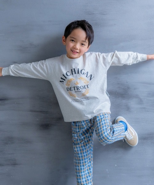 and D. petit main（アンドディープティマイン）の「アソートカレッジプリント長袖T（Tシャツ/カットソー・キッズ・ネイビー/オートミール/オフホワイト/ライトピンク・90cm/100cm/110cm/120cm/130cm）」の2枚目の写真