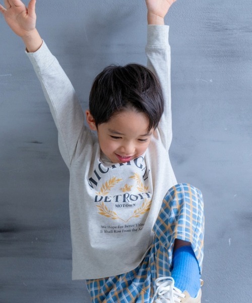 and D. petit main（アンドディープティマイン）の「アソートカレッジプリント長袖T（Tシャツ/カットソー・キッズ・ネイビー/オートミール/オフホワイト/ライトピンク・90cm/100cm/110cm/120cm/130cm）」の17枚目の写真