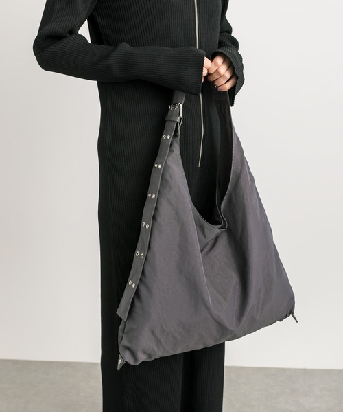 RIVE DROITE（リヴドロワ）の「HATOMEナイロンショルダー（ショルダーバッグ・レディース・ブラック/ダークグレー・FREE）」の7枚目の写真