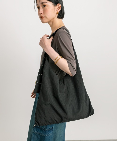 RIVE DROITE（リヴドロワ）の「HATOMEナイロンショルダー（ショルダーバッグ・レディース・ブラック/ダークグレー・FREE）」の3枚目の写真