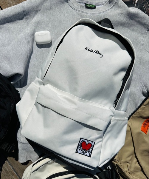 Keith Haring(キース・ヘリング)の「Keith Haring/ / ディパックL / 15606(バックパック/リュック・レディース・ホワイト/ブラック・ONESIZE)」の1枚目の写真