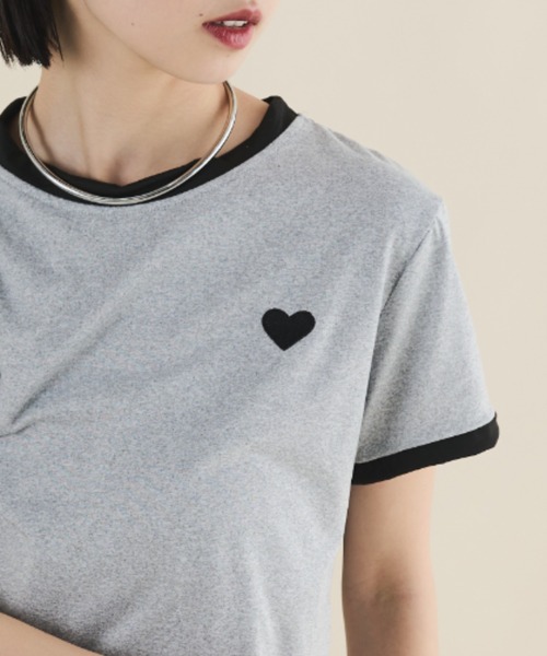 MERLOT（メルロー）の「刺繍ハートクロップドリンガーT（Tシャツ/カットソー・レディース・グレー/ブラック・FREE）」の6枚目の写真