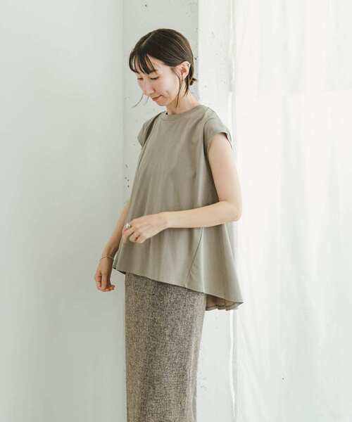 ITEMS URBANRESEARCH（アイテムズ アーバンリサーチ）の「バックティアードフレンチTシャツ（Tシャツ/カットソー・レディース・チャコールグレー/オフホワイト/ライトカーキ/ブラック・FREE）」の4枚目の写真