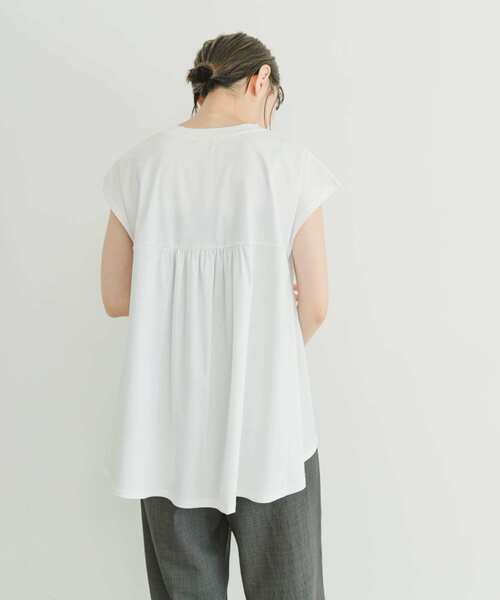 ITEMS URBANRESEARCH（アイテムズ アーバンリサーチ）の「バックティアードフレンチTシャツ（Tシャツ/カットソー・レディース・チャコールグレー/オフホワイト/ライトカーキ/ブラック・FREE）」の2枚目の写真