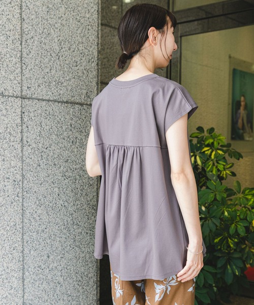 ITEMS URBANRESEARCH（アイテムズ アーバンリサーチ）の「バックティアードフレンチTシャツ（Tシャツ/カットソー・レディース・チャコールグレー/オフホワイト/ライトカーキ/ブラック・FREE）」の3枚目の写真