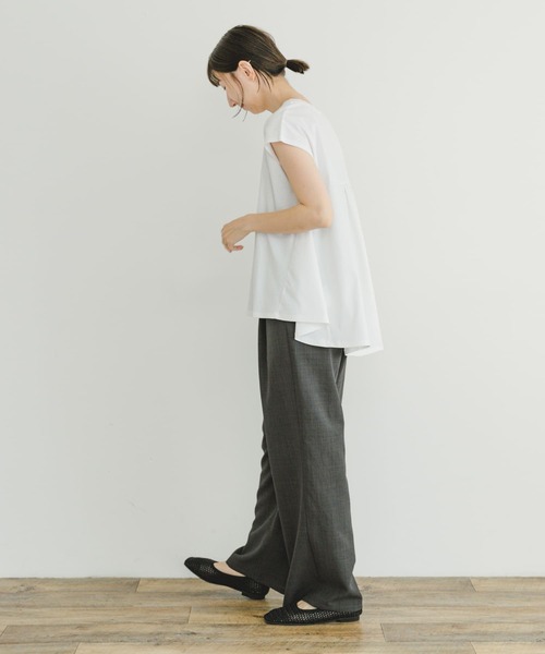 ITEMS URBANRESEARCH（アイテムズ アーバンリサーチ）の「バックティアードフレンチTシャツ（Tシャツ/カットソー・レディース・チャコールグレー/オフホワイト/ライトカーキ/ブラック・FREE）」の7枚目の写真