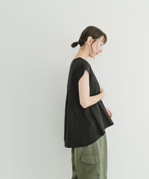 ITEMS URBANRESEARCH（アイテムズ アーバンリサーチ）の「バックティアードフレンチTシャツ（Tシャツ/カットソー・レディース・チャコールグレー/オフホワイト/ライトカーキ/ブラック・FREE）」の21枚目の写真