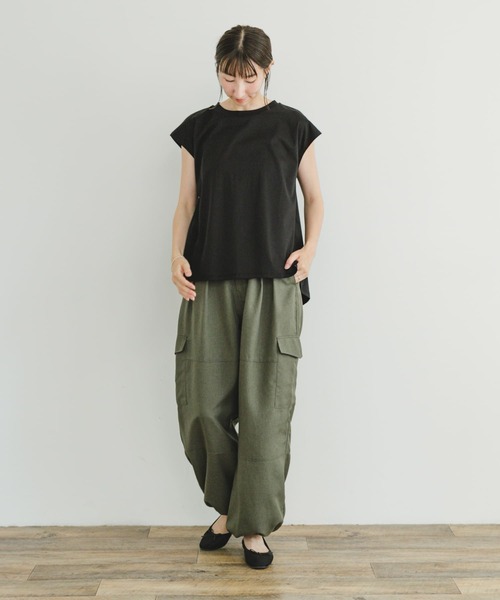 ITEMS URBANRESEARCH（アイテムズ アーバンリサーチ）の「バックティアードフレンチTシャツ（Tシャツ/カットソー・レディース・チャコールグレー/オフホワイト/ライトカーキ/ブラック・FREE）」の18枚目の写真