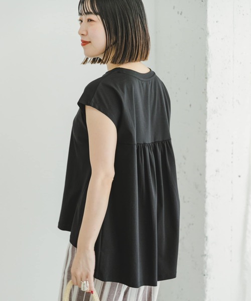 ITEMS URBANRESEARCH（アイテムズ アーバンリサーチ）の「バックティアードフレンチTシャツ（Tシャツ/カットソー・レディース・チャコールグレー/オフホワイト/ライトカーキ/ブラック・FREE）」の13枚目の写真